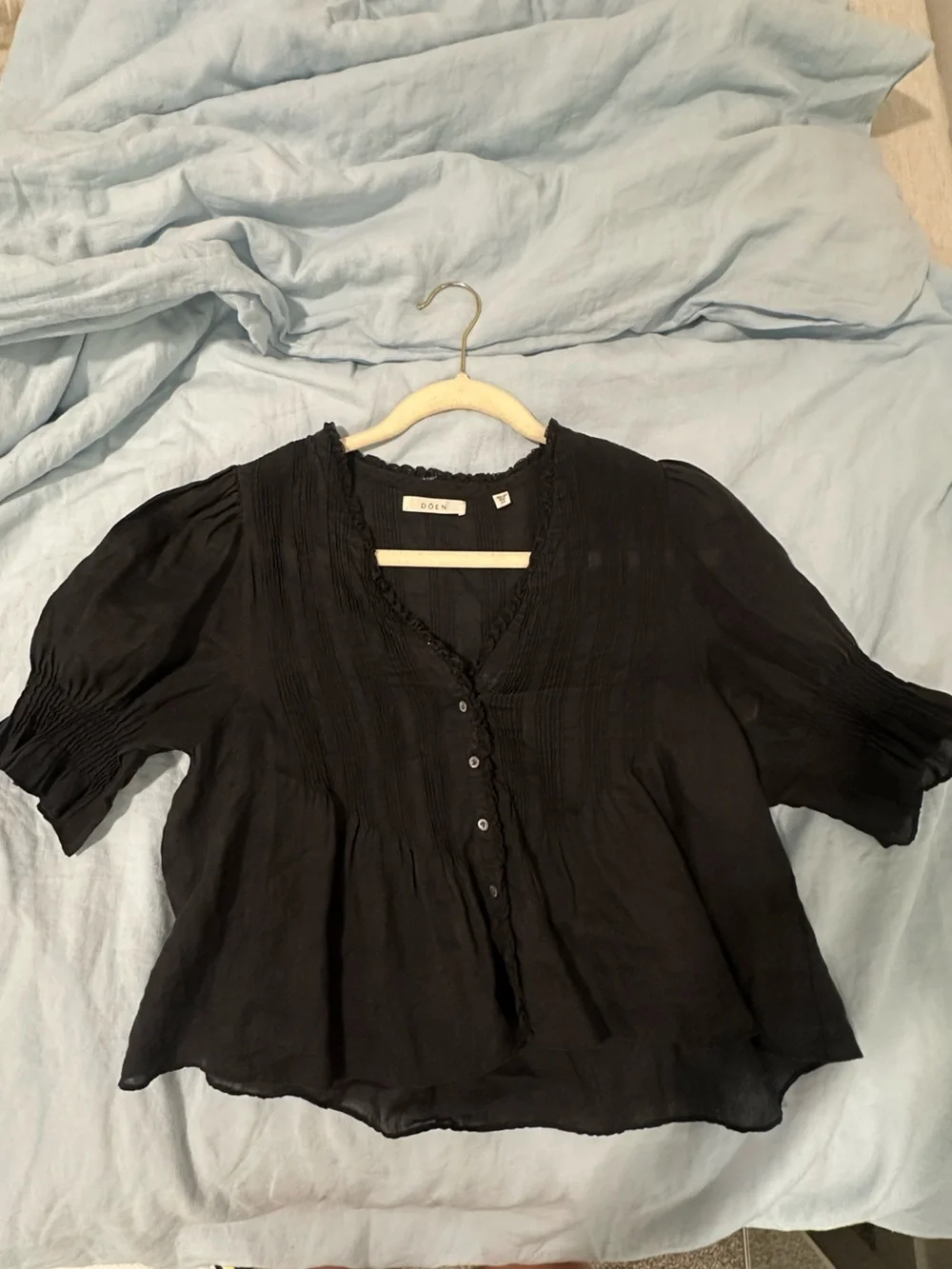 Doen Black Button-Front Peasant Blouse